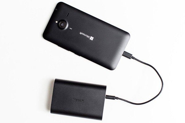 Microsoft-Portable-Dual-charger_Lumia-640-XL-600x400