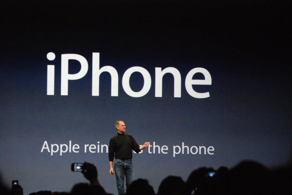 Steve_Jobs-first-iphone-1024x685