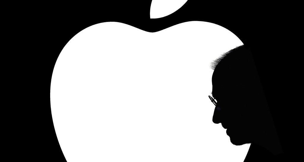 apple-logo-and-steve-jobs