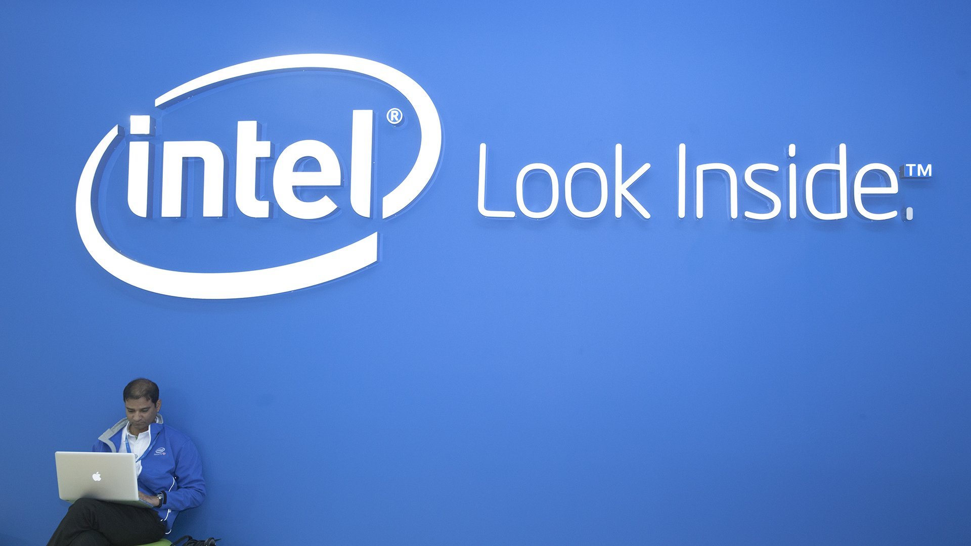 Intel оф сайт. Intel. Интел компания. Интел фото. Обои Intel.