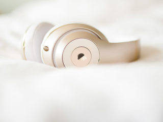 apple-airpods-studio-over-ear-headphones
