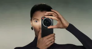 LEICA 設計師親自操刀!小米 LEICA Leitzphone 純黑背板+亮銀中框,竪排紅標