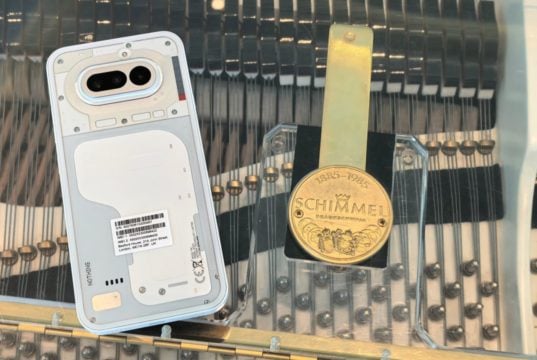 Nothing (4a) 開箱評測:賣點只得一條燈條?