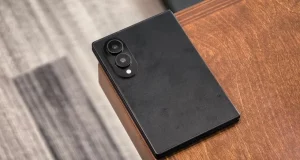 Galaxy Z Fold8 黑色機模曝光!闊摺疊對標 iPhone Ultra