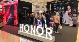 「元氣仔」巡場跳舞+「閃電」合照打卡送禮品,HONOR 快閃玩不停